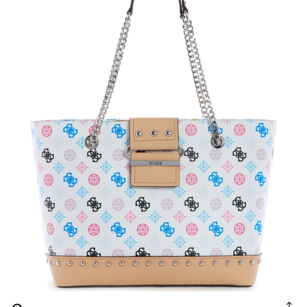 Beautiful Guess bag.